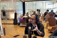 1765083928383-popo-mangun-sosok-di-balik-merchandise-official-soundrenaline-1765069865925_169