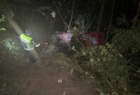 1765105575384-kecelakaan-mobil-wisata-di-sungai-penuh-jambi-1765081775708_169