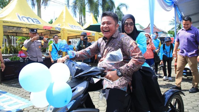 1765127135232-bantuan-motor-roda-tiga-yang-diserahkan-untuk-difabel-1765099093051_169