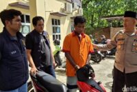 1765127137086-tampang-pelaku-saat-berhasil-diamankan-di-polsek-ilir-barat-ii-1765098375141_169