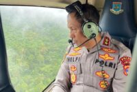 1765127137995-kapolda-lampung-irjen-helfi-assegaf-saat-memantau-aktivitas-pembalakan-di-hutan-pesisir-barat-1765097957108_169