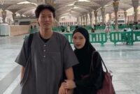 1765278362740-julia-prastini-dan-suami-korea-daehoon-umrah-2_169