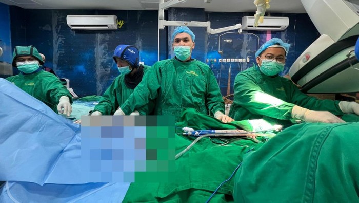 1765278370780-terobosan-di-bidang-bedah-vaskular-dan-endovaskular-oleh-rsud-raden-mattaher-jambi-1765256033225_169