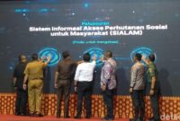 1765343168150-gubernur-sumsel-herman-deru-secara-resmi-mengesahkan-penggunaan-aplikasi-sialam-1765338550020_169
