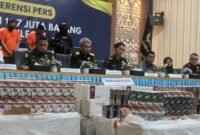 1765343179810-barang-bukti-rokok-ilegal-yang-diungkap-bea-cukai-1765279009460_169