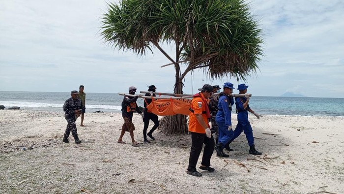 1765364755437-tim-sar-gabungan-mengevakuasi-jasad-pemuda-jambi-1765351855679_169