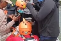 1765364756906-tim-saat-menemukan-jasad-bocah-4-tahun-yang-tewas-tenggelam-1765287996425_169