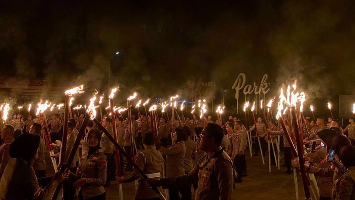 1765364757363-renungan-nilai-nilai-ksatria-bhayangkara-di-prosesi-sakral-di-apel-kasatwil-2025-1765339439517_169