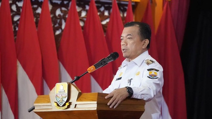 1765386346664-gubernur-jambi-al-haris-dalam-kata-sambutan-saat-beri-penghargaan-28-perusahaan-raih-zero-accident-1765351534003_169