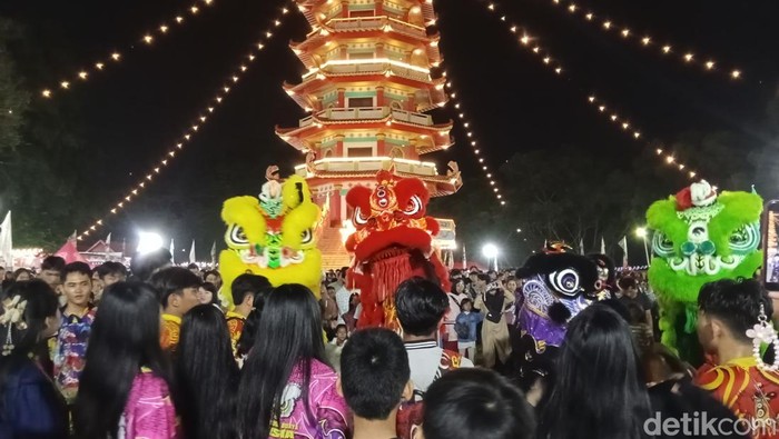 1765429601365-suasana-pulau-kemaro-di-malam-puncak-perayaan-cap-go-meh-senin-1022025_169