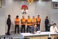 1765451153027-konferensi-pers-penetapan-tersangka-bupati-lampung-tengah-oleh-kpk-adrialdetikcom-1765439080628_169