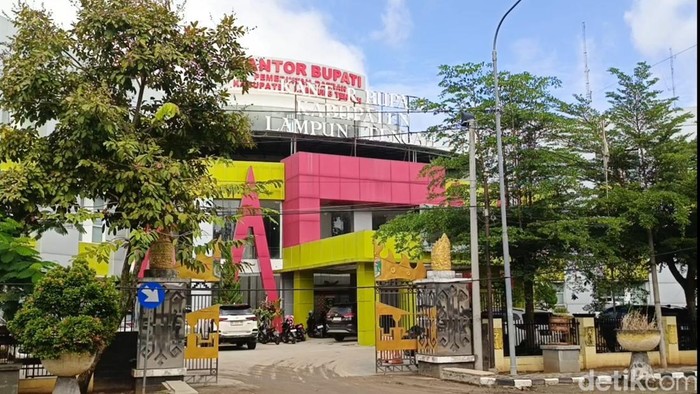 1765451154452-kantor-bupati-lampung-tengah-1765427753138_169