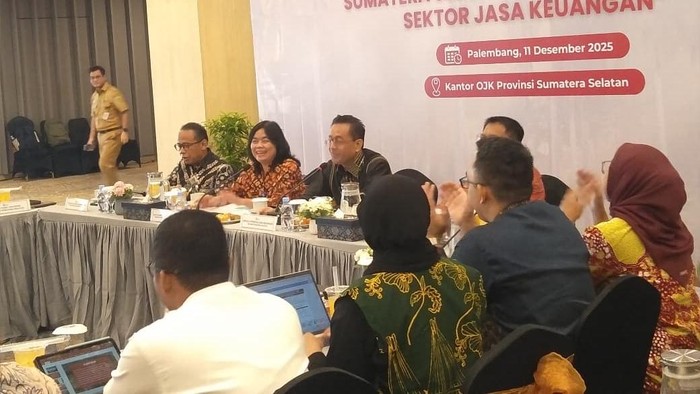 1765472748825-ojk-sumsel-dorong-kelapa-sebagai-komoditas-unggulan-baru-menyusul-kesuksesan-pengembangan-ekosistem-kopi-1765442521188_169