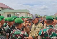 1765472750271-menteri-pertahanan-menhan-indonesia-sjafrie-sjamsoeddin-meninjau-batalyon-baru-di-muratara-1765458461470_169