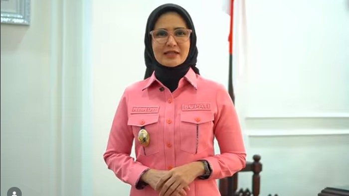 1765472752605-potret-nanda-indira-bupati-pesawaran-lampung-1765456041210_169