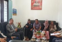 1765515945068-keluarga-korban-kasus-pembunuhan-di-muratara-bersama-kuasa-hukum-meminta-pendampingan-ky-1765455546228_169