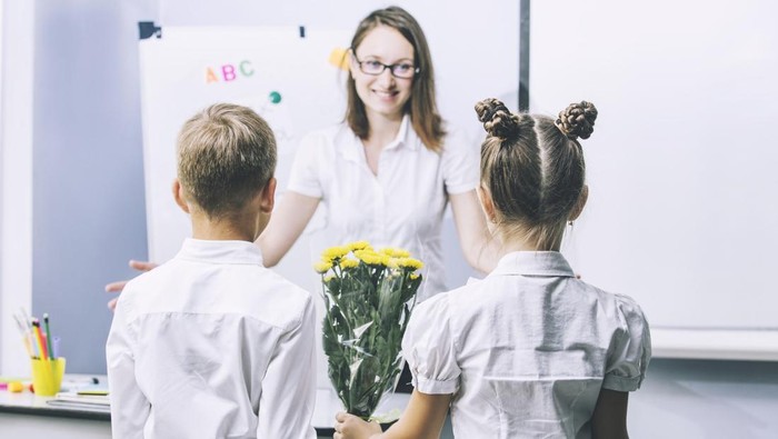 1765559150387-ilustrasi-hadiah-untuk-guru-1763096436553_169