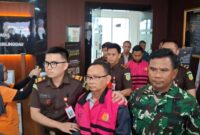 1765559157646-dua-tersangka-kasus-korupsi-apar-di-muratara-ditangkap-kejari-lubuklinggau-1765525989866_169