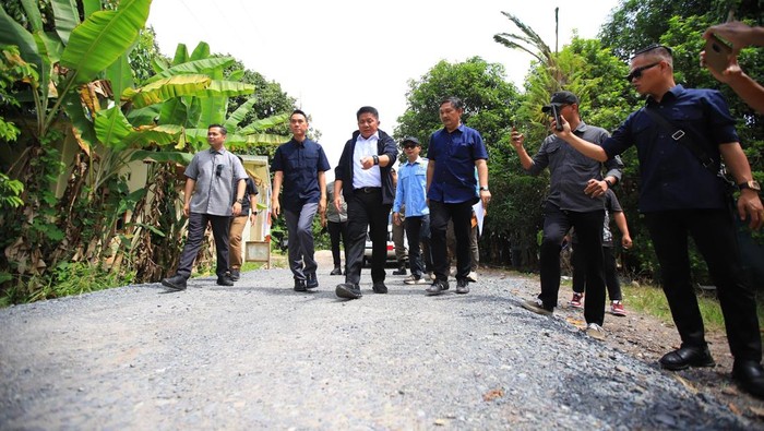 1765602338432-gubernur-sumsel-saat-berkunjung-ke-oki-1765538641321_169