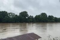 1765623899011-debit-sungai-lakitan-di-musi-rawas-naik-akibat-hujan-1765614997960_169