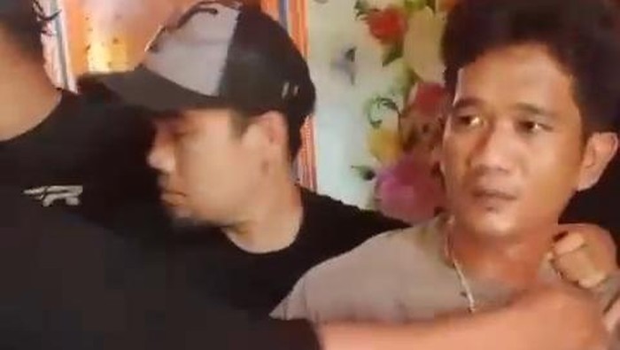 1765710357203-pelaku-utama-penusuk-sopir-truk-asal-lampung-hingga-tewas-di-palembang-ditangkap-1765692066142_169