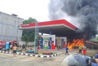 1765731952627-mobil-sedang-melansir-bbm-terbakar-di-spbu-bungo-jambi-1765713775201_169