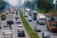1765861565458-urai-macet-angkutan-barang-dibatasi-saat-libur-nataru-1765162881085_169