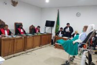 1765883145580-haji-alim-ikuti-sidang-eksepsi-di-pengadilan-tipikor-pn-palembang-1765870350824_169