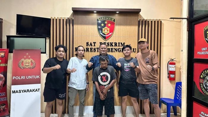 1765991157731-pelaku-pencurian-lampu-jalan-di-bengkulu-1765951371264_169