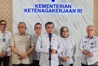 1765991158955-menteri-ketenagakerjaan-menaker-yassierli-1765949614024_169