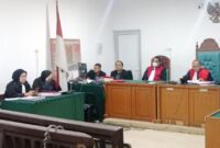1766012693775-sidang-vonis-pembunuhan-dengan-terdakwa-ayah-dan-anak-dilarikan-secara-daring-di-pn-palembang-1765996838576_169