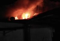 1766012694216-dua-rumah-di-lubuklinggau-terbakar-1765996491537_169