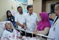 1766012694673-menkes-saat-meninjau-rsud-m-yunus-bengkulu-1765995406862_169