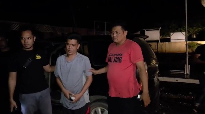 1766034382145-pelaku-pelemparan-batu-sopir-batu-bara-hingga-tewas-di-jambi-diamankan-polisi-1765979949491_169