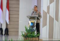1766077590165-kapolda-babel-irjen-viktor-t-sihombing-di-rakor-lintas-sektoral-pengamanan-natal-2025-dan-tahun-baru-2026-nataru-1766054059133_169