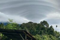 1766099092749-awan-lenticularis-muncul-di-gunung-tanggamus-lampung-1766056094495_169