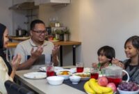 1766423135601-ilustrasi-buka-puasa-keluarga-1742961599294_169