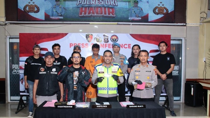 1766487954083-polres-oki-rilis-pelaku-penembakan-seorang-petani-1766473998005_169