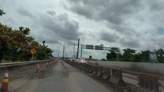 1766919956484-jalan-tol-palembang-kayuagung-rusak-saat-libur-nataru-2026-1766912498696_169