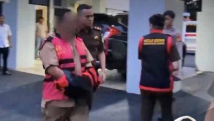 1767092795903-kejari-pagar-alam-menetapkan-dua-tersangka-baru-dugaan-korupsi-pelebaran-bahu-jalan-1767077024924_169