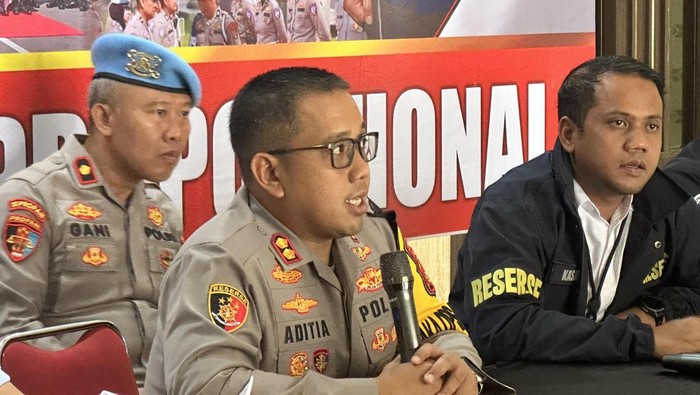 1767200756726-wakapolrestabes-palembang-akbp-aditya-kurniawan-1767162101363_169