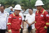 1767244035570-gubernur-jambi-al-haris-bersama-wamen-esdm-yukiot-saat-kanker-di-jambi-1767177365612_169