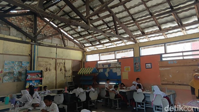 1767265706185-sekolah-sdn-89-palembang-rusak-1757328794506_169