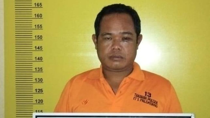 1767287147364-pelaku-copet-di-atas-jembatan-ampera-ditangkap-1767267752998_169