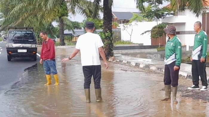 1767416790915-jalan-tergenang-di-kecamatan-gandus-palembang-1767356765424_169