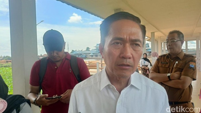 1767632757312-wali-kota-palembang-ratu-dewa-1767603229455_169