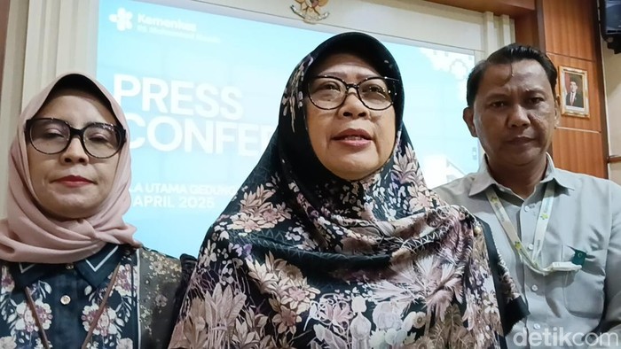 1767805587749-direktur-utama-rsmh-dr-siti-khalimah-1745394356653_169