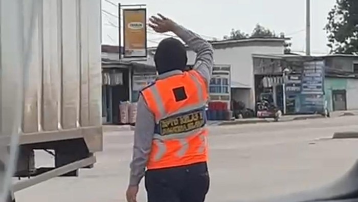 1767848788620-oknum-dishub-di-palembang-diduga-melakukan-pungli-terhadap-mobil-relawan-yang-bawa-bantuan-ke-aceh-1767833193428_169