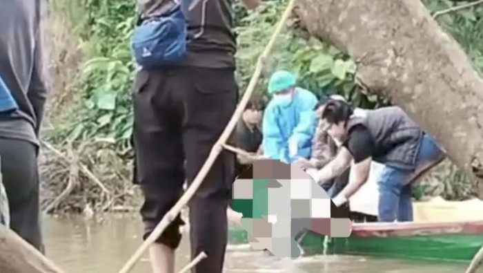 1767956778589-polisi-mengevakuasi-jasad-pria-tanpa-identitas-yang-ditemukan-di-sungai-musi-1767946353679_169