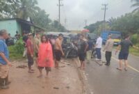 1768064760401-lokasi-kecelakaan-truk-pengangkut-sawit-dengan-nissan-serena-di-bangka-barat-1768051188977_169